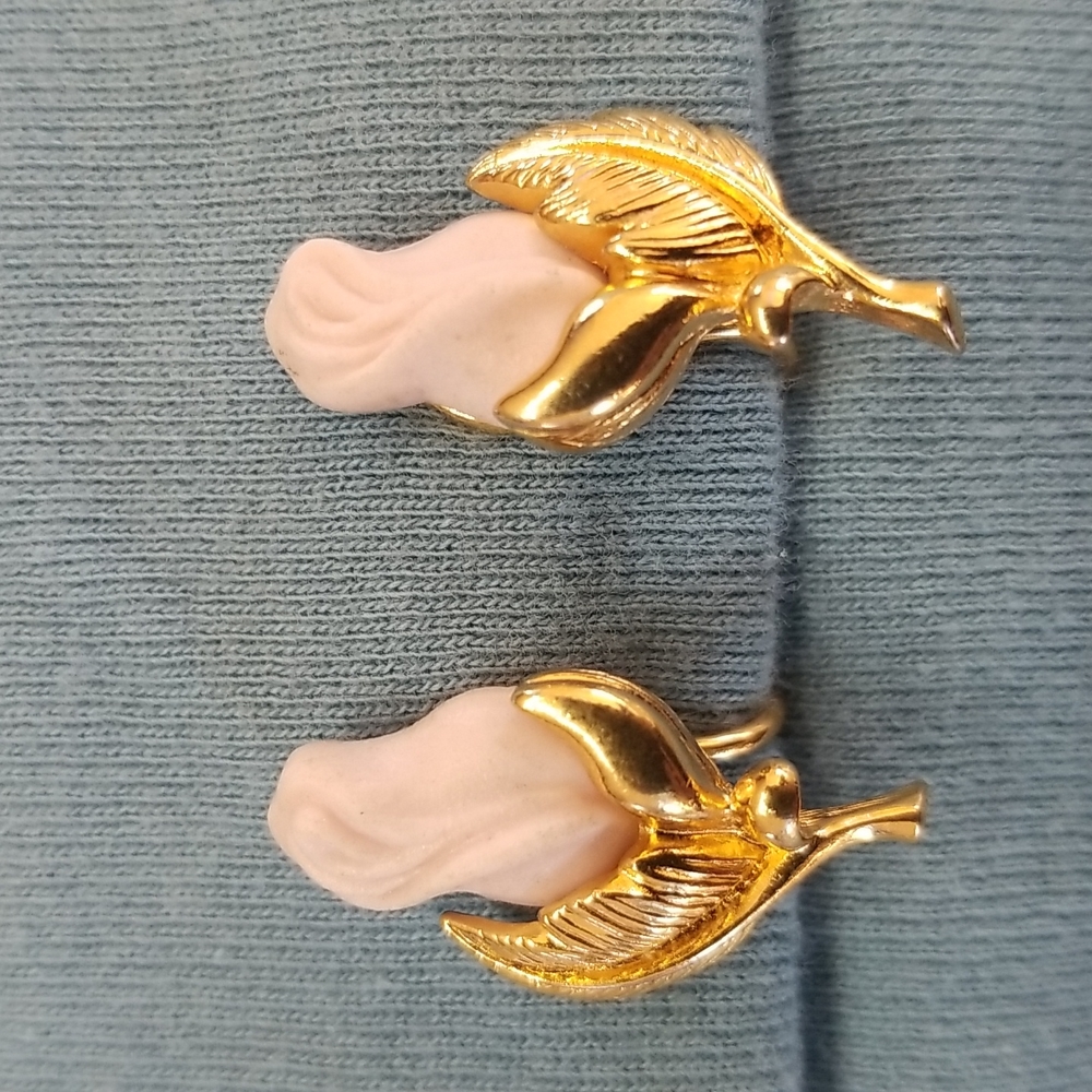 Vtg Avon Gold Rose Earrings